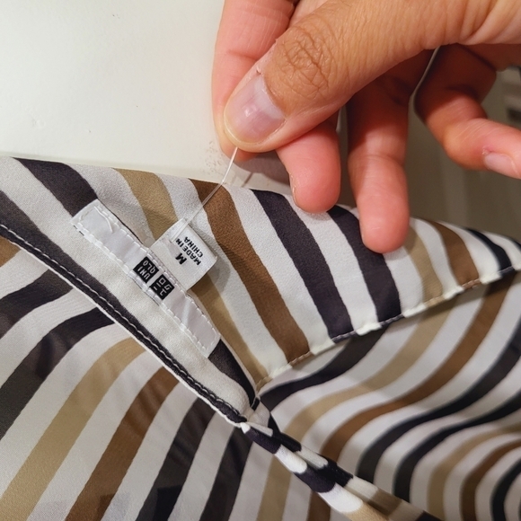 UNIQLO - Striped sheer Tees - Picture 6 of 9